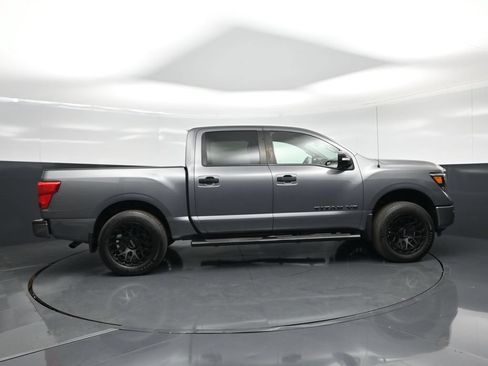 Used 2019 Nissan Titan SV w/ SV Convenience Package RWD image 26