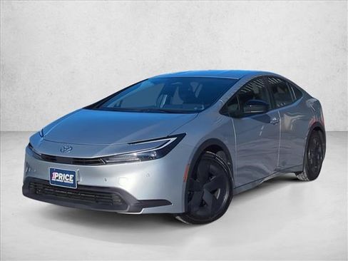 Used 2025 Toyota Prius LE image 1