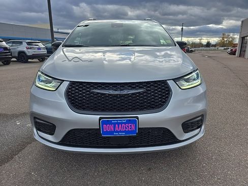 New 2026 Chrysler Pacifica Limited w/ S Appearance Package image 2