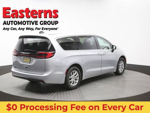 Used 2024 Chrysler Pacifica Touring-L FWD image 41