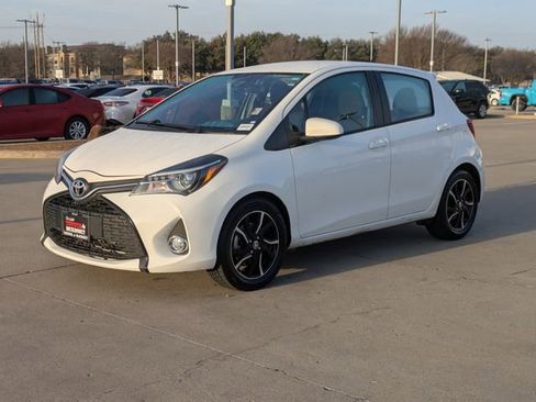 Used 2017 Toyota Yaris SE image 10