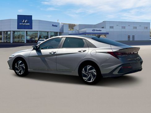 Used 2025 Hyundai Elantra Sport FWD image 4