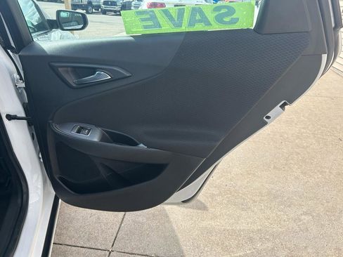 Used 2016 Chevrolet Malibu LT FWD image 15