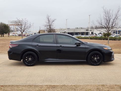 Used 2022 Toyota Camry SE image 7