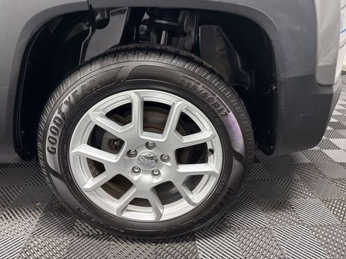 Used 2019 Jeep Renegade Sport w/ Sport Appearance Group image 12