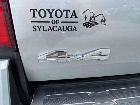 Used 2025 Toyota Tacoma SR5 AWD/4WD image 10