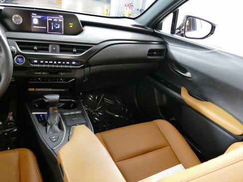 Used 2021 Lexus UX 250h w/ Premium Package image 26