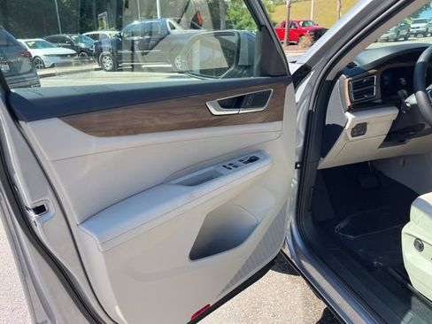 New 2026 Volkswagen Atlas SE image 5