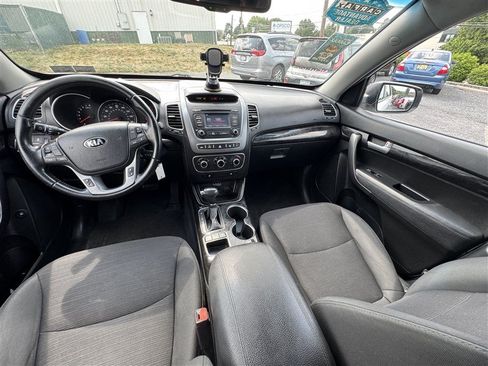 Used 2015 Kia Sorento LX AWD/4WD image 9
