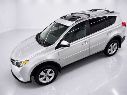 Used 2015 Toyota RAV4 XLE AWD/4WD image 4