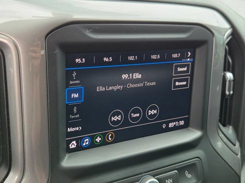 Used 2020 Chevrolet Silverado 1500 Custom w/ Custom Value Package AWD/4WD image 18