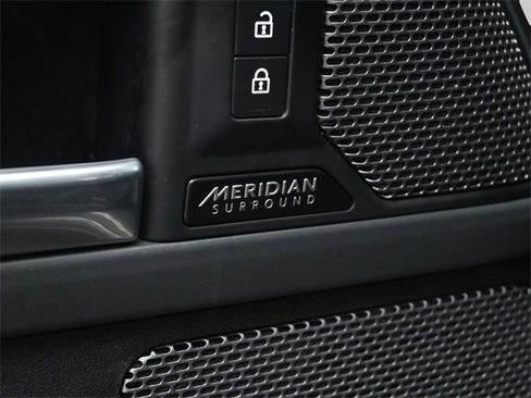 Used 2023 Land Rover Defender 110 X-Dynamic SE image 39