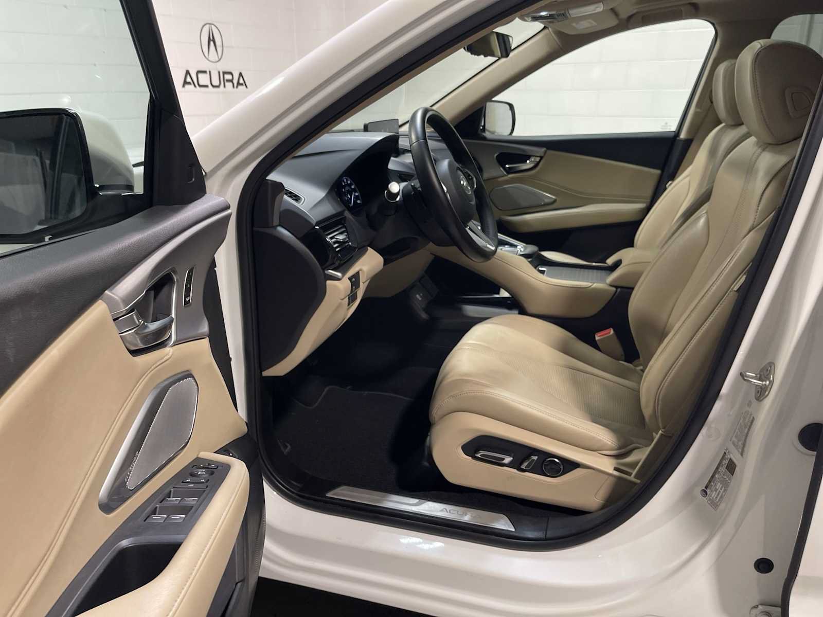 Used 2019 Acura RDX w/ Technology Package AWD/4WD image 2
