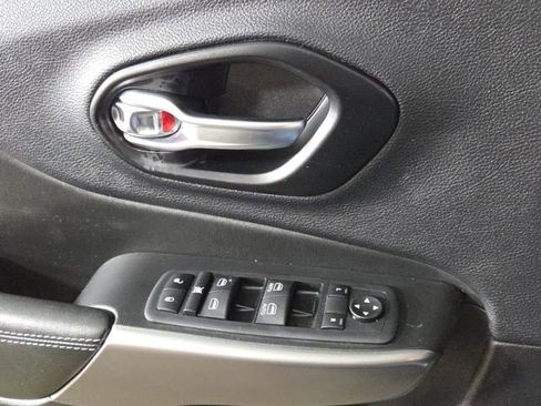 Used 2021 Jeep Cherokee Latitude Plus image 29