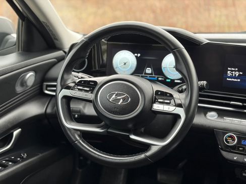 Used 2023 Hyundai Elantra Limited image 19