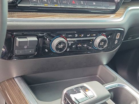 Used 2025 Chevrolet Silverado 1500 LT w/ Texas Edition Plus RWD image 29