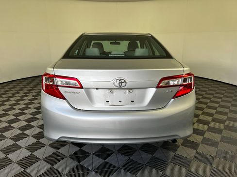 Used 2014 Toyota Camry LE image 6