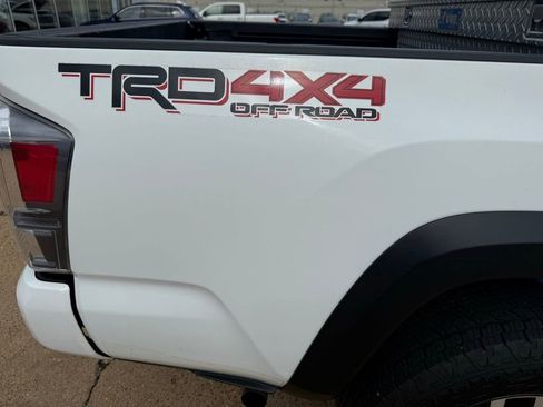 Used 2022 Toyota Tacoma TRD Off-Road w/ Technology Package AWD/4WD image 7