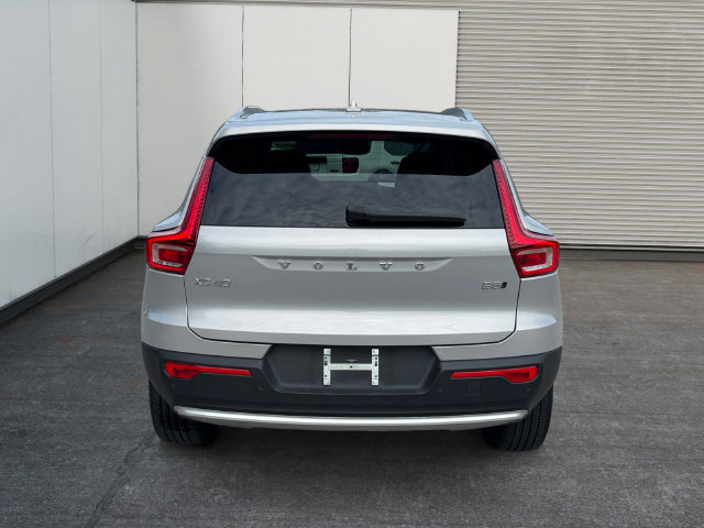 Used 2025 Volvo XC40 B5 Plus AWD/4WD image 4