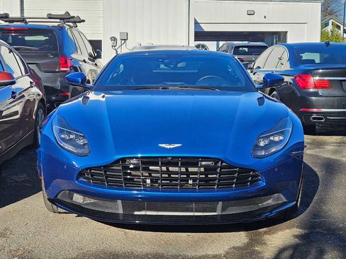 Used 2020 Aston Martin DB11 Coupe image 5