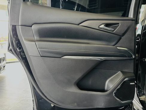 Used 2026 Chevrolet Traverse High Country FWD image 36