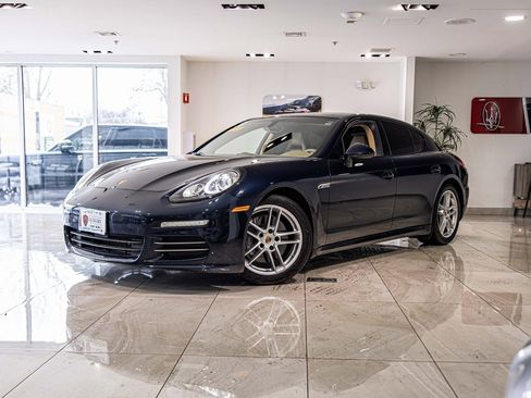 Used 2016 Porsche Panamera 4 image 1