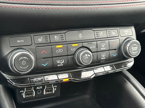 Used 2023 Dodge Durango GT image 31