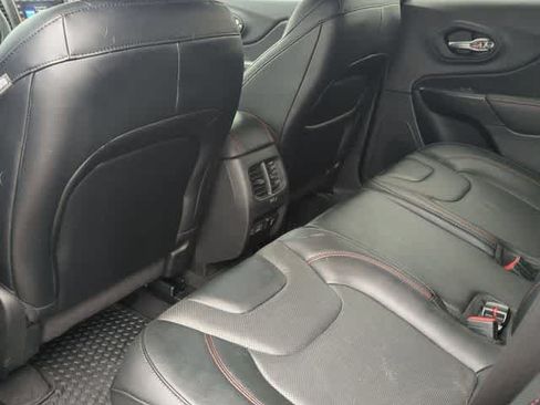 Used 2022 Jeep Cherokee Trailhawk w/ Premium Leather Package AWD/4WD image 18