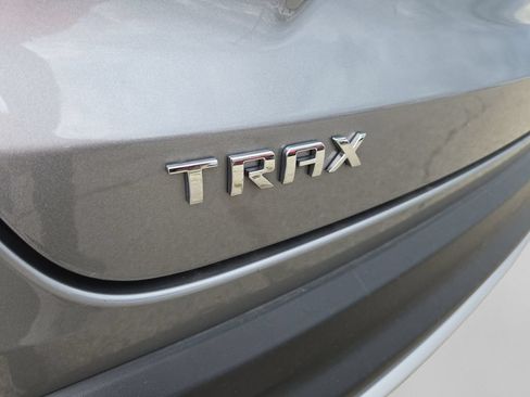 Used 2025 Chevrolet Trax LT FWD image 12