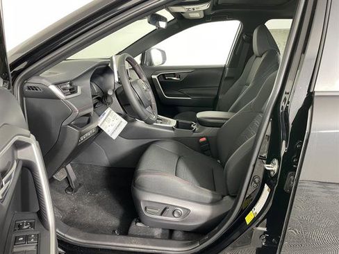 New 2025 Toyota RAV4 SE image 9
