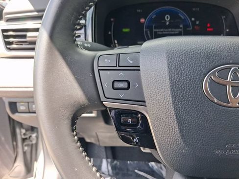 Used 2025 Toyota Camry SE w/ Multimedia Upgrade Package FWD image 17