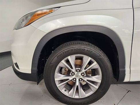 Used 2015 Toyota Highlander XLE image 11