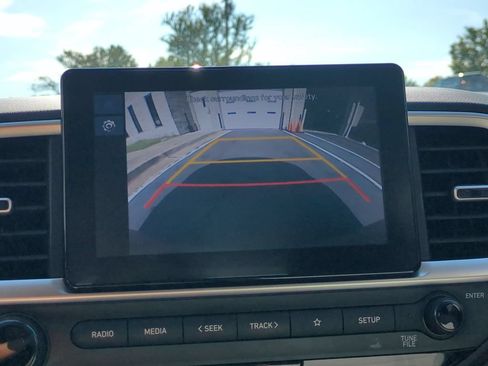 Used 2025 Hyundai Venue SEL FWD image 17
