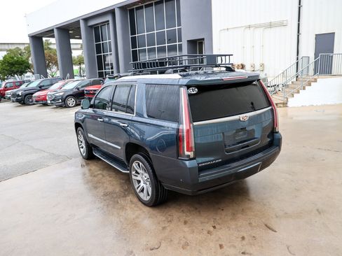 Used 2020 Cadillac Escalade Luxury image 9