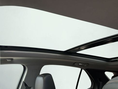 Used 2018 Chevrolet Equinox Premier image 24