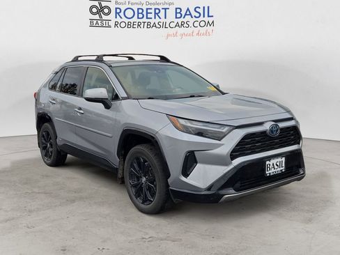 Used 2022 Toyota RAV4 SE w/ Convenience Package image 7