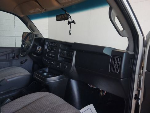 Used 2018 Chevrolet Express 3500 w/ Driver Convenience Package RWD image 11