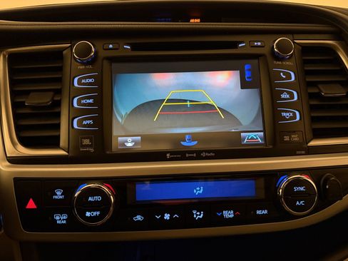 Used 2018 Toyota Highlander Limited Platinum AWD/4WD image 22