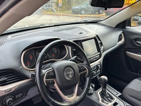 Used 2018 Jeep Cherokee Latitude image 4