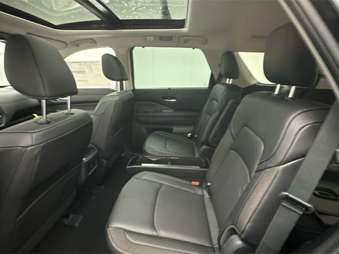 New 2025 Nissan Pathfinder SL w/ SL Premium Package image 10