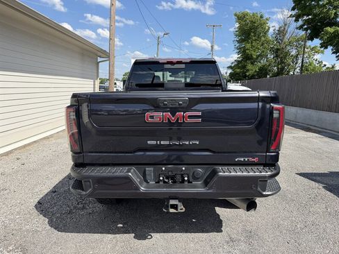 Used 2024 GMC Sierra 2500 AT4 w/ AT4 Preferred Package AWD/4WD image 10
