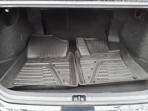 Used 2019 Toyota Camry SE image 5