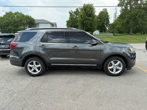 Used 2019 Ford Explorer XLT w/ Equipment Group 202A FWD image 4