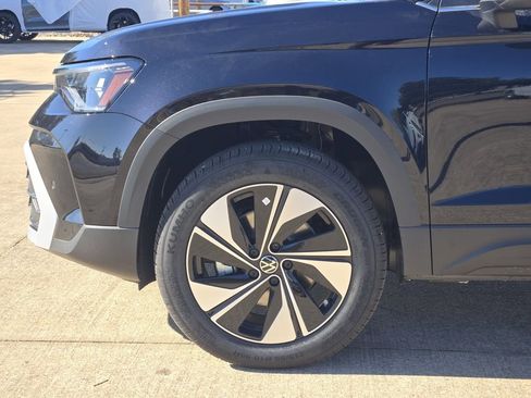 New 2026 Volkswagen Taos SE AWD/4WD image 5