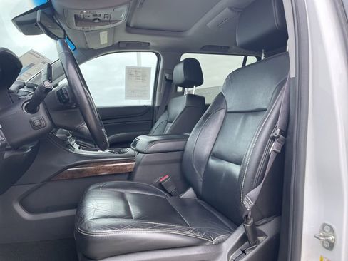 Used 2016 Chevrolet Suburban LT RWD image 7