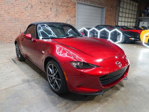 Used 2019 MAZDA MX-5 Miata Grand Touring RWD image 4