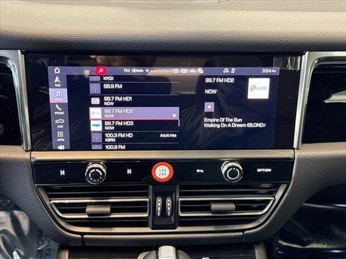 Certified 2026 Porsche Macan AWD/4WD image 15