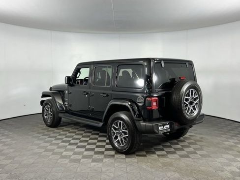 Certified 2024 Jeep Wrangler Sahara image 9