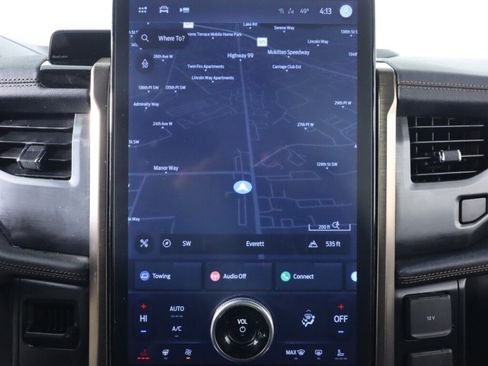 Used 2022 Ford F150 Lightning Lariat image 21