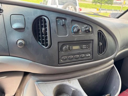Used 1998 Ford E-350 and Econoline 350 RWD image 18